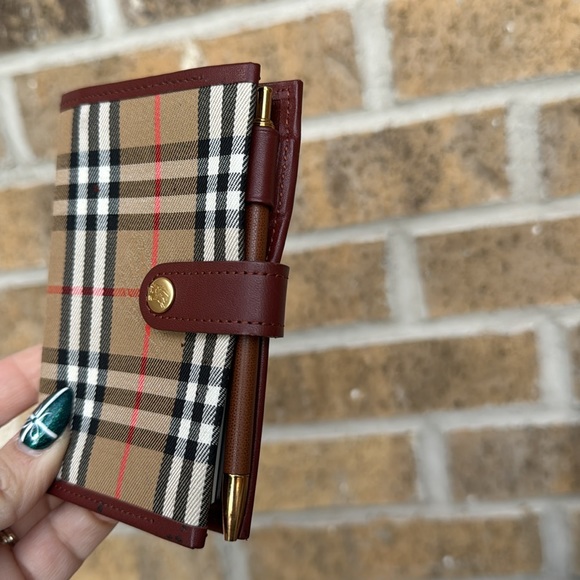 Burberry Nova Check Mini Planner and Pen Set - Picture 4 of 7